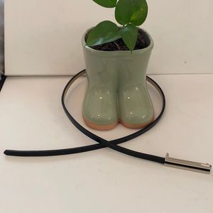 APOSTROPHE SKINNY LEATHER BELT WITH SILVER DETAILED BUCKLE!